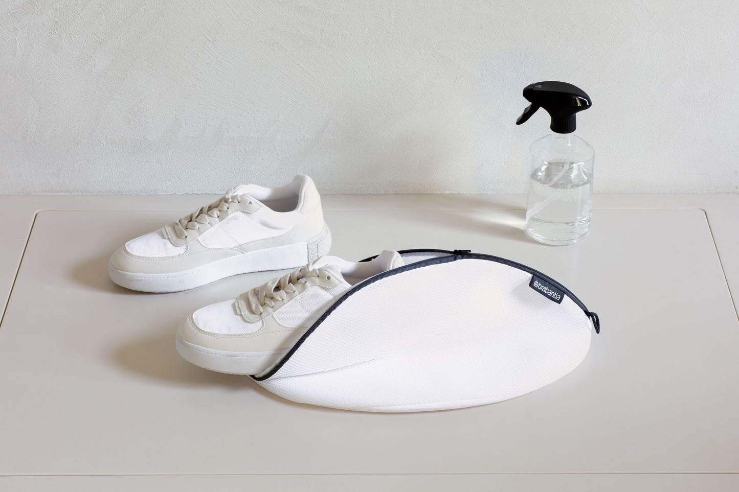 Sneaker Wash Bag - White / Grey Zipper