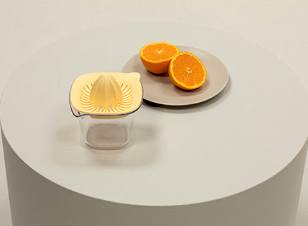 Measuring jug / juicer