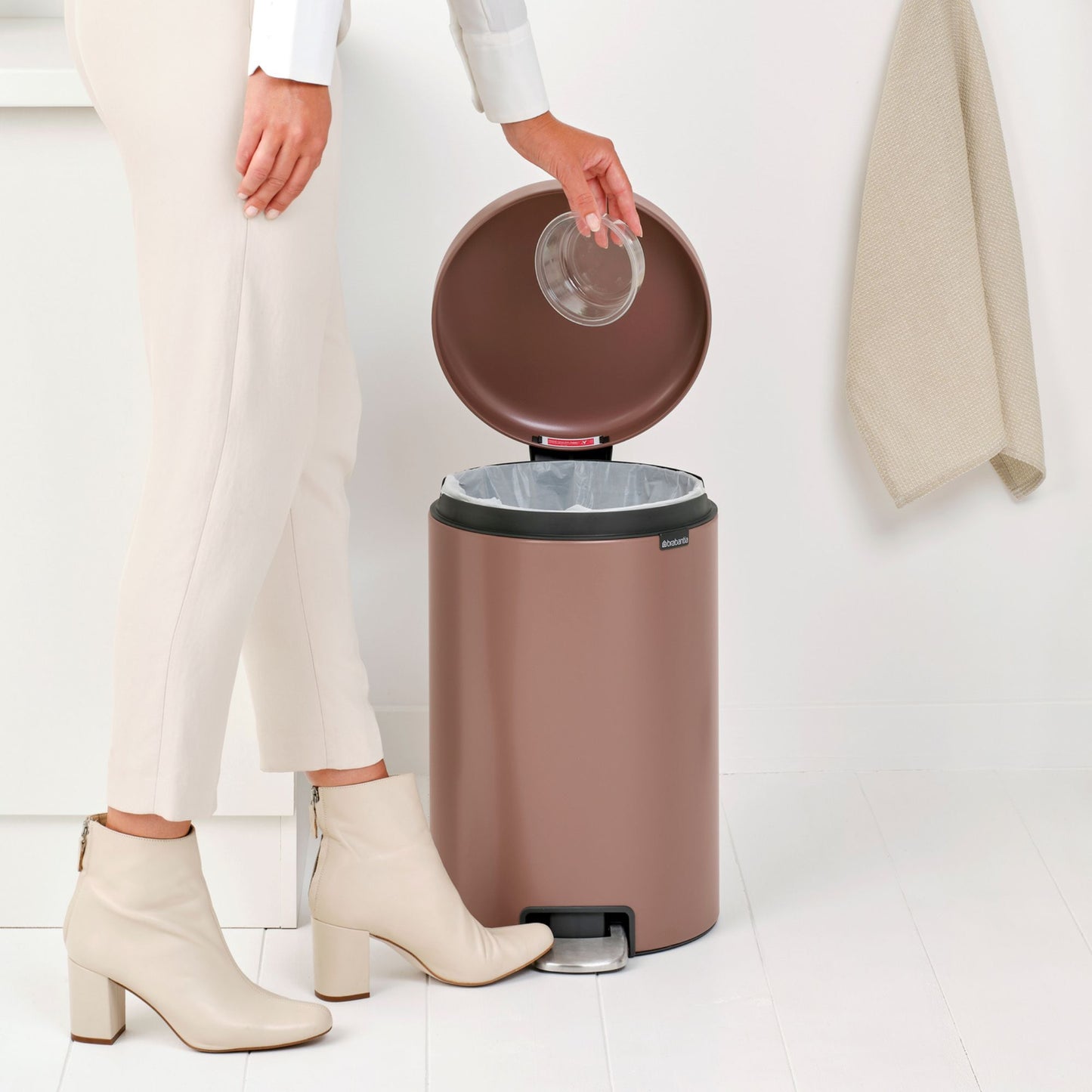 Pedal Bin NewIcon 20 litre - Satin Taupe