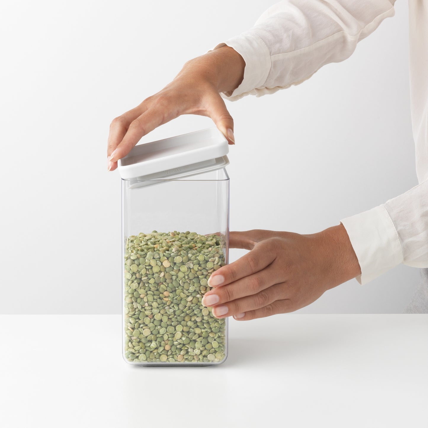 Tasty+ Square Canister 1.6 litre - Light Grey Lid