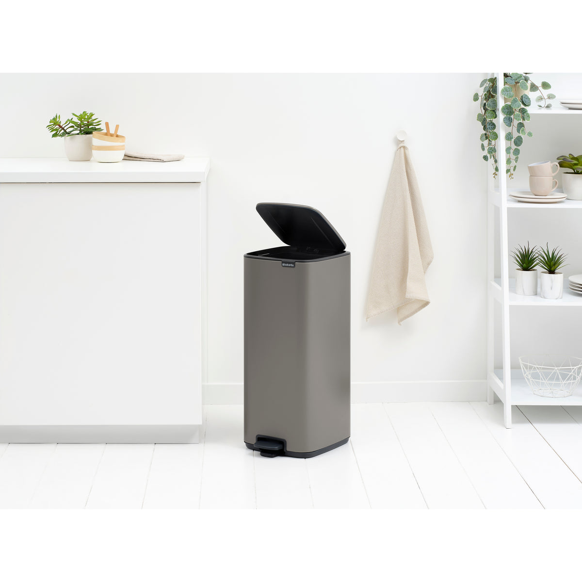 Bo Pedal Bin 30 Litre - Platinum