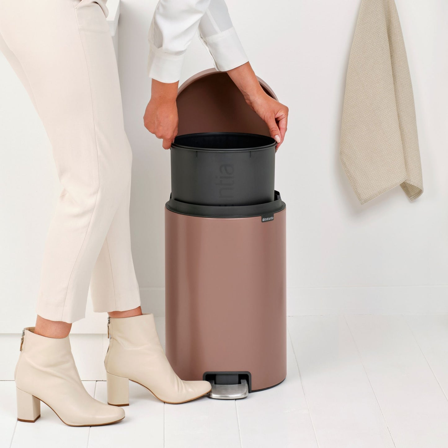 Pedal Bin NewIcon 20 litre - Satin Taupe
