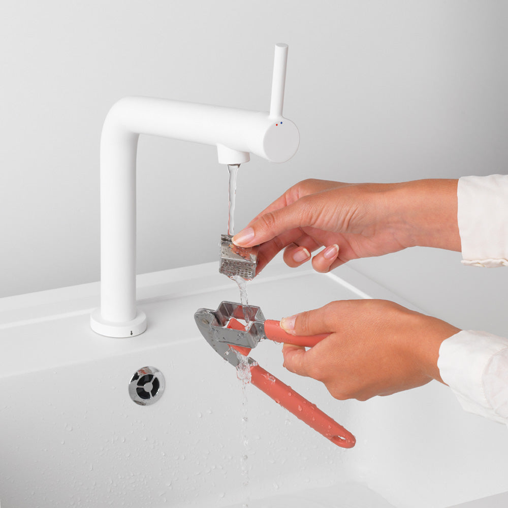 Tasty+ Garlic Press - Terracotta Pink