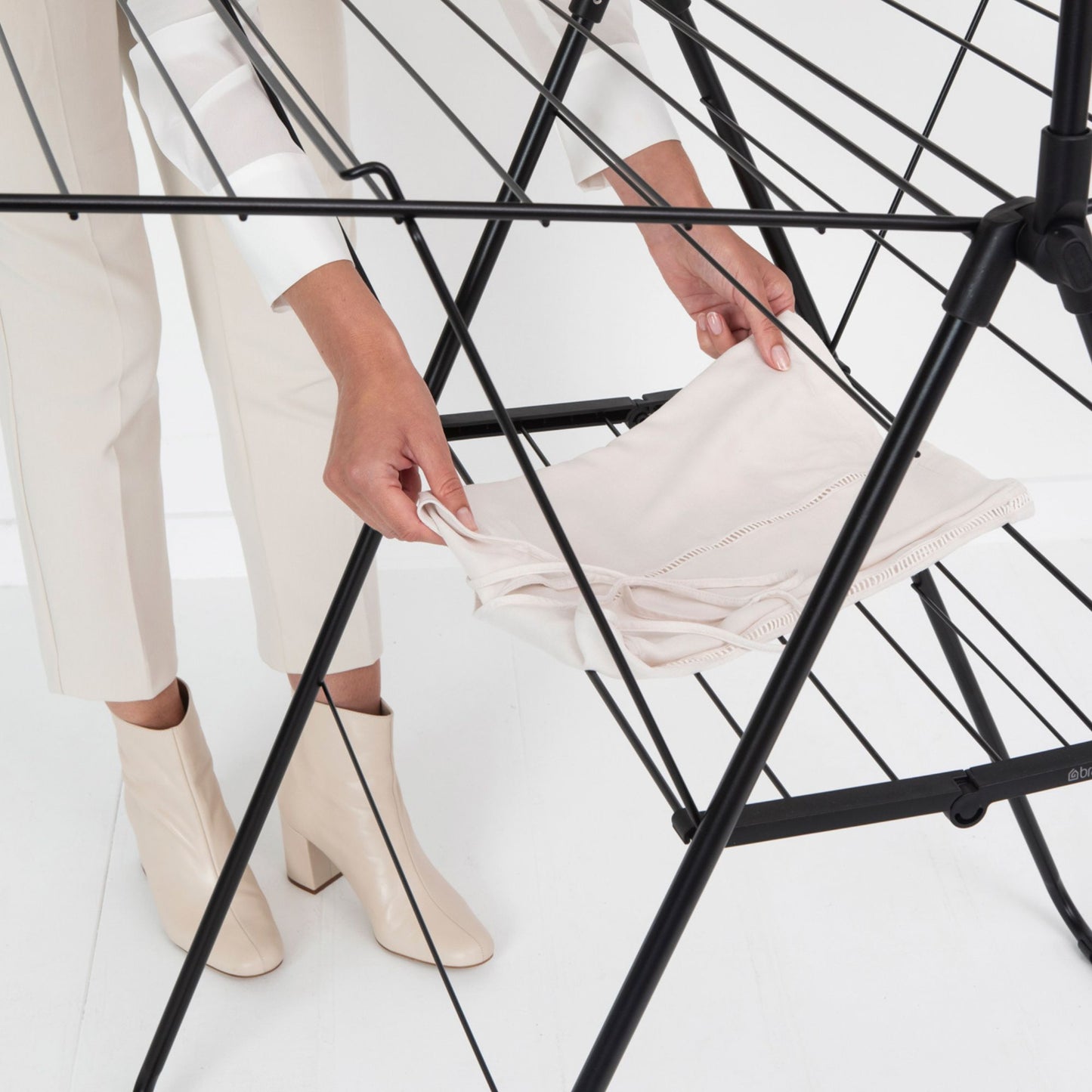 Hangon Drying Rack 25 metres + Rod Black