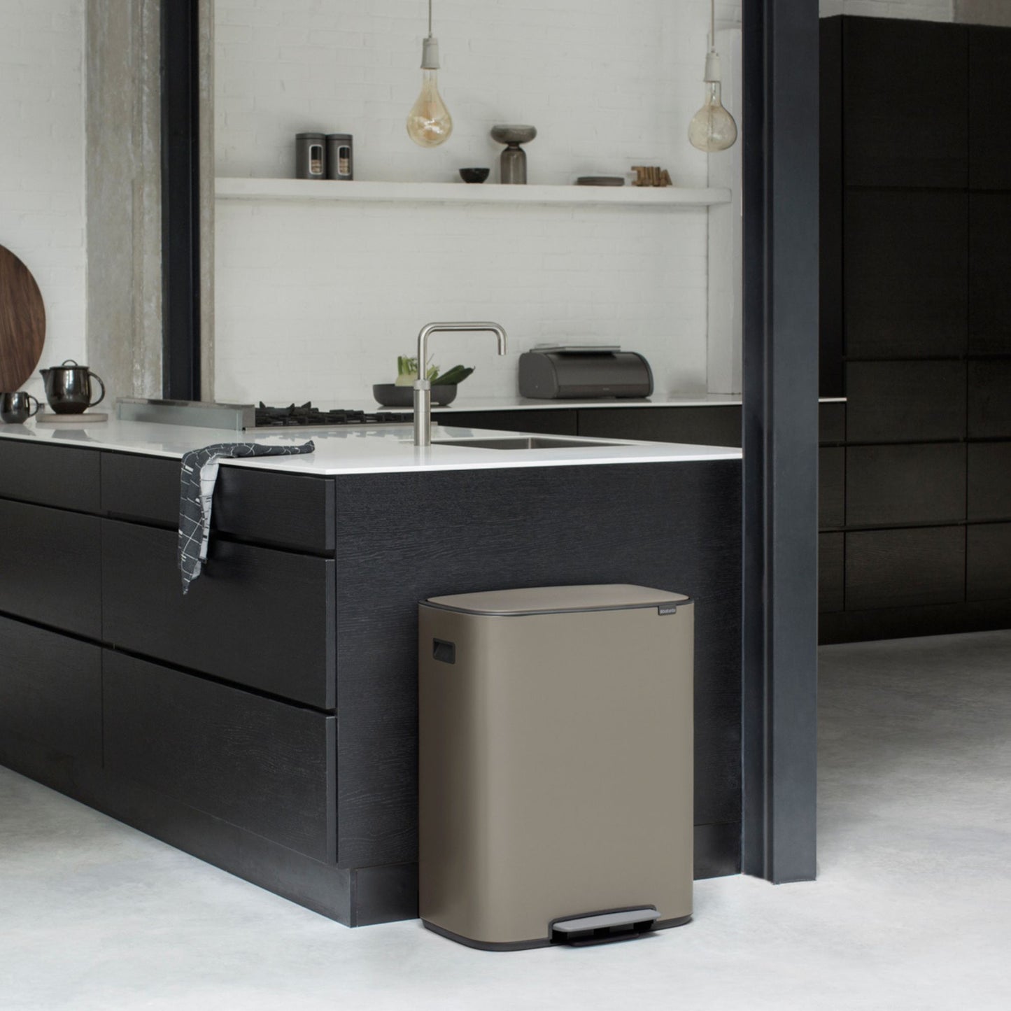 Bo Pedal Bin 60 litre - Platinum