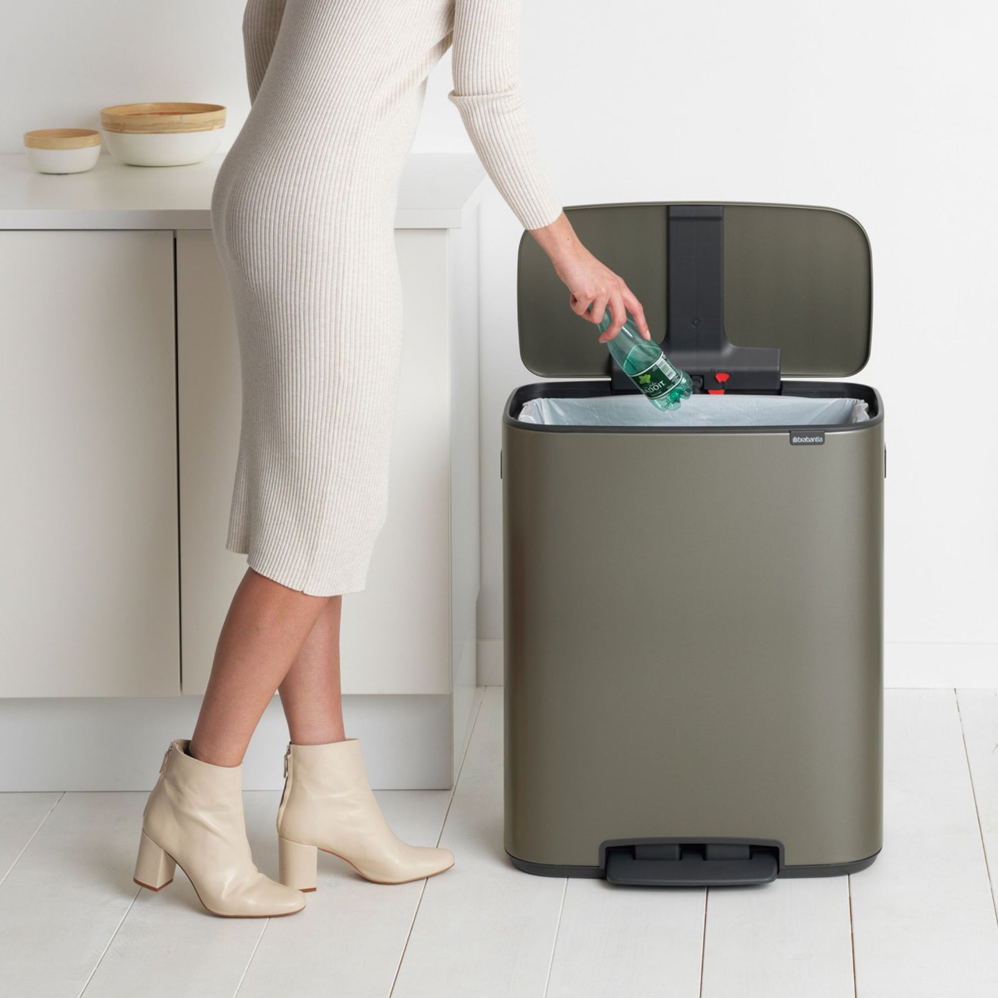 Bo Pedal Bin 60 litre - Platinum