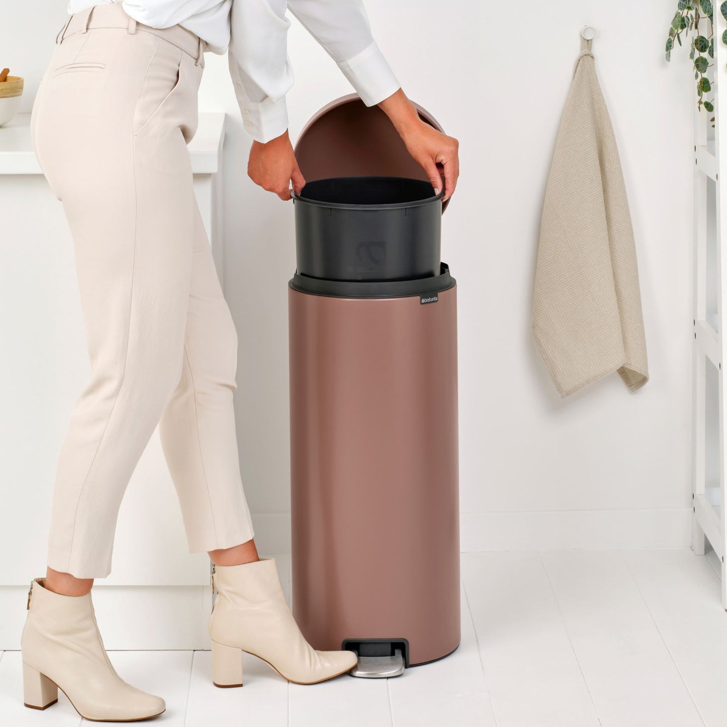 Pedal Bin NewIcon 30 litre - Satin Taupe